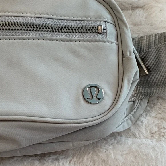 Lululemon Athletica Gray Belt Bag - Picture 2 of 7